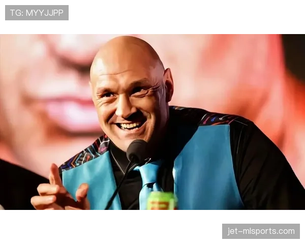 泰森·富里晒的早餐摆了一排能租套房的钱，我就静静看着手机