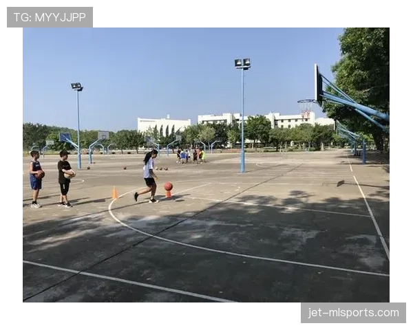 篮球运球规则核心条款解析如何准确界定合法动作与违例情形